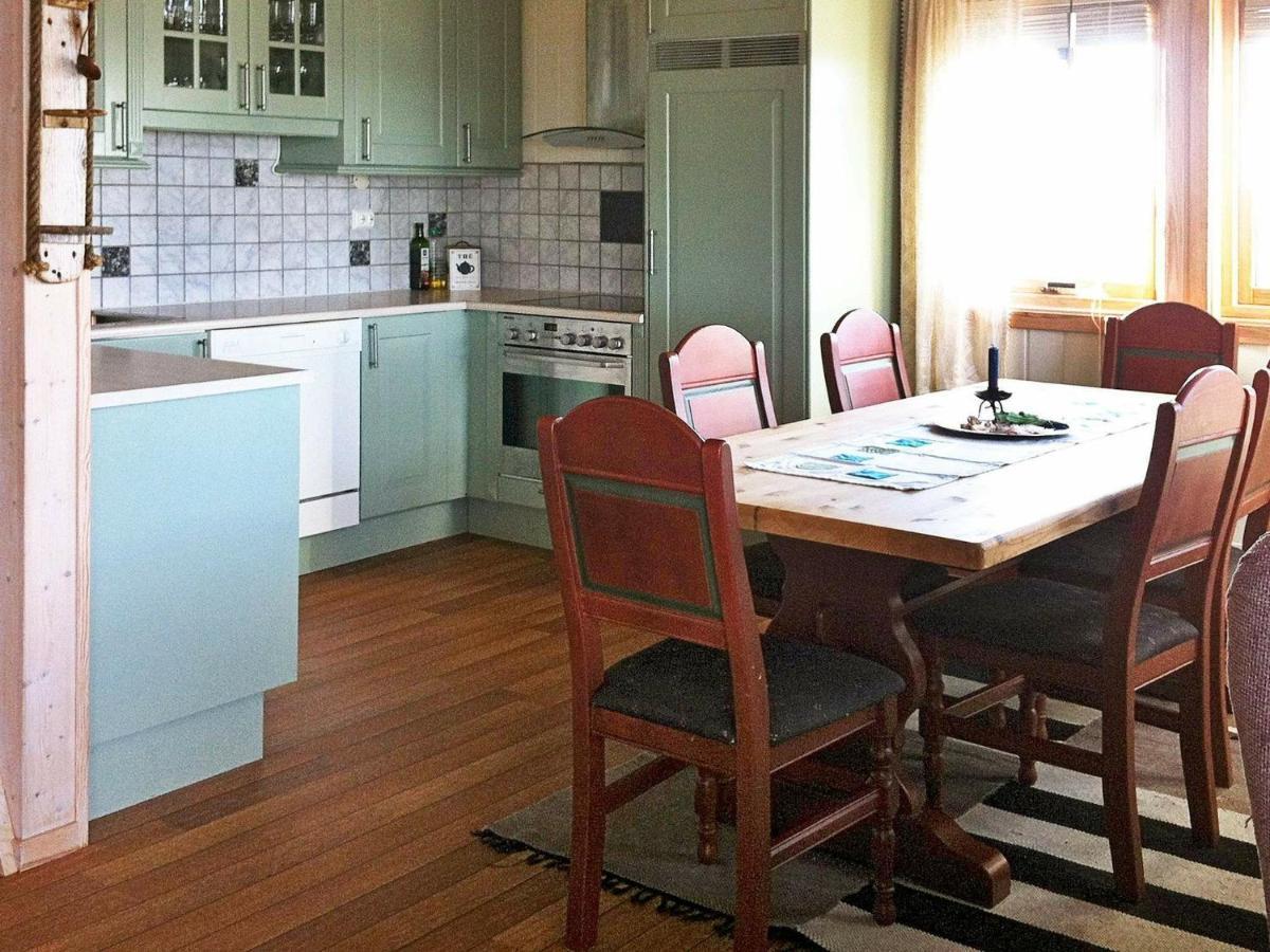 Three-Bedroom Holiday Home In Dyrvik Tuvnes Room photo